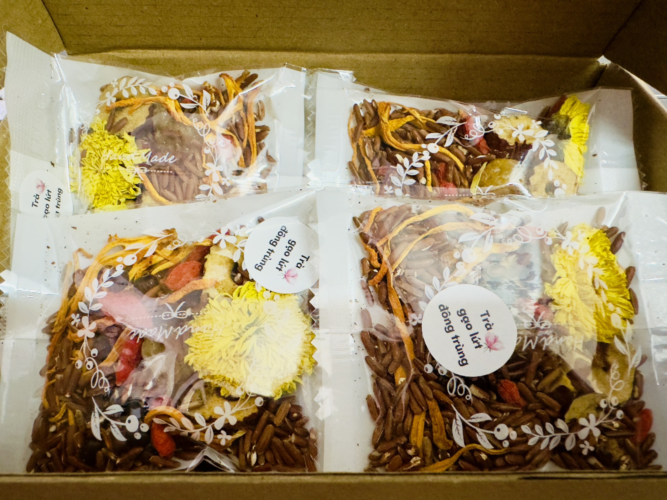 Trà gạo lứt đông trùng